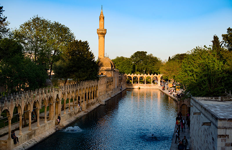 Balıklıgöl’ü Keşfet: İnanç ve Tarih Burada Buluşuyor